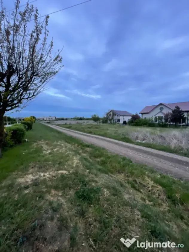Teren intravilan de vanzare situat in zona COSTINESTI langa