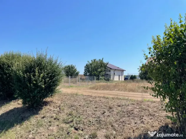 Teren intravilan de vanzare situat in zona COSTINESTI langa
