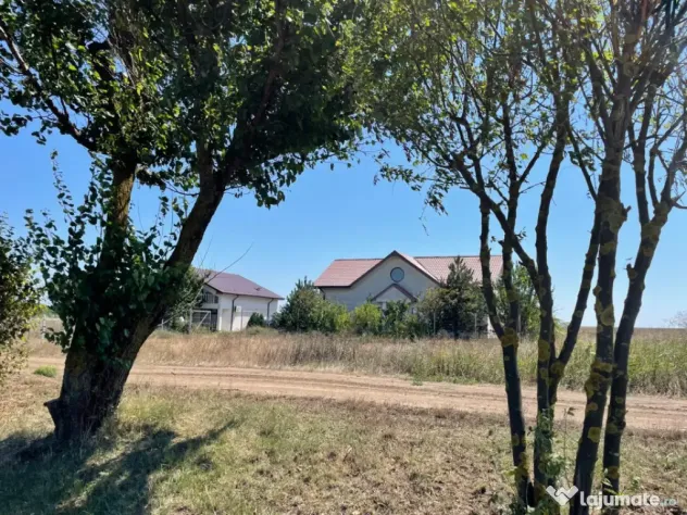 Teren intravilan de vanzare situat in zona COSTINESTI langa