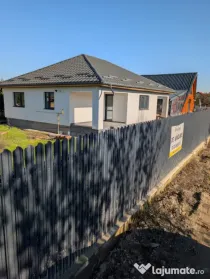 Casa cu garaj Lilieci- teren 540m, canalizare, apa, gaz.