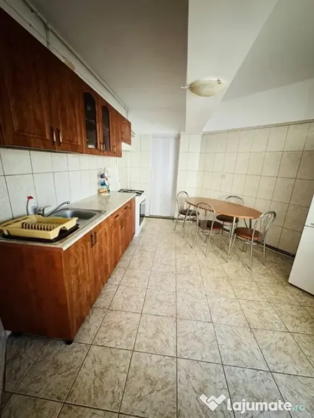 Închiriez apartament 3 camere Faleza Nord, 700 EURO Negociabil