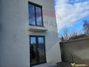 Casă / Vilă cu 5 camere de vânzare 