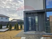 Casă / Vilă cu 5 camere de vânzare 