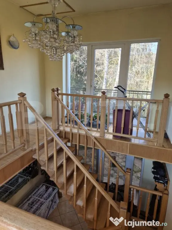 Casa de vanzare - 218 mp utili si 470 mp teren - Bardesti
