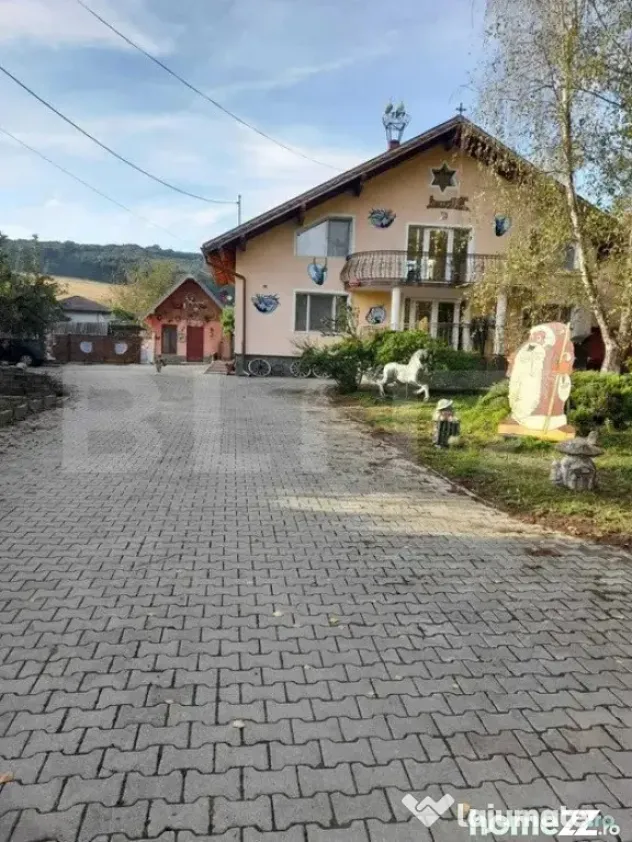 Casa de vanzare - 218 mp utili si 470 mp teren - Bardesti