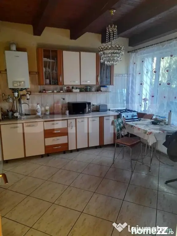 Casa de vanzare - 218 mp utili si 470 mp teren - Bardesti