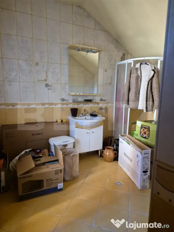 Casa de vanzare - 218 mp utili si 470 mp teren - Bardesti
