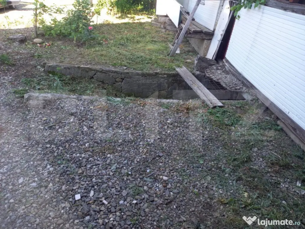 Casa individuala, 6 camere, 100mp, 1700 mp teren, zona loc.P