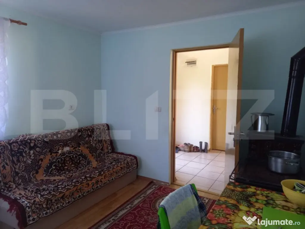 Casa individuala, 6 camere, 100mp, 1700 mp teren, zona loc.P