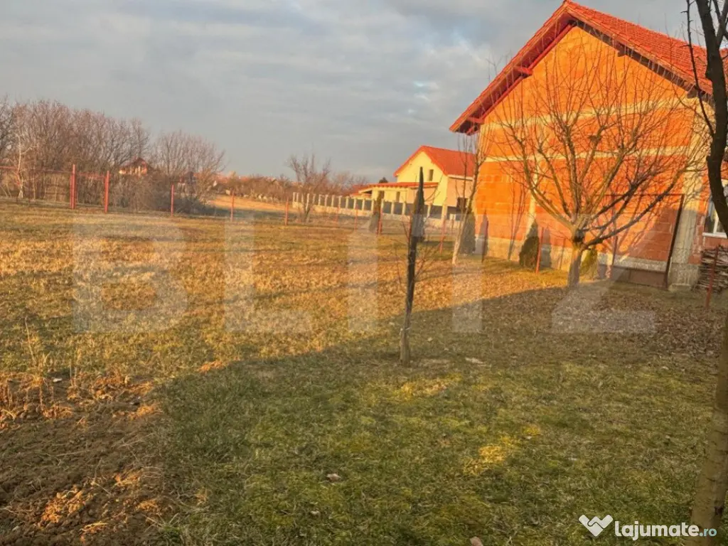 Teren intravilan 6,52 ari cu cabana zona Păulești