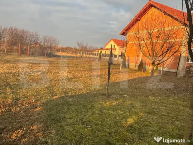 Teren intravilan 6,52 ari cu cabana zona Păulești