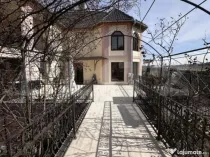 Casă spațioasă, 11 camere, 600 mp, teren 1450 mp, zona Li