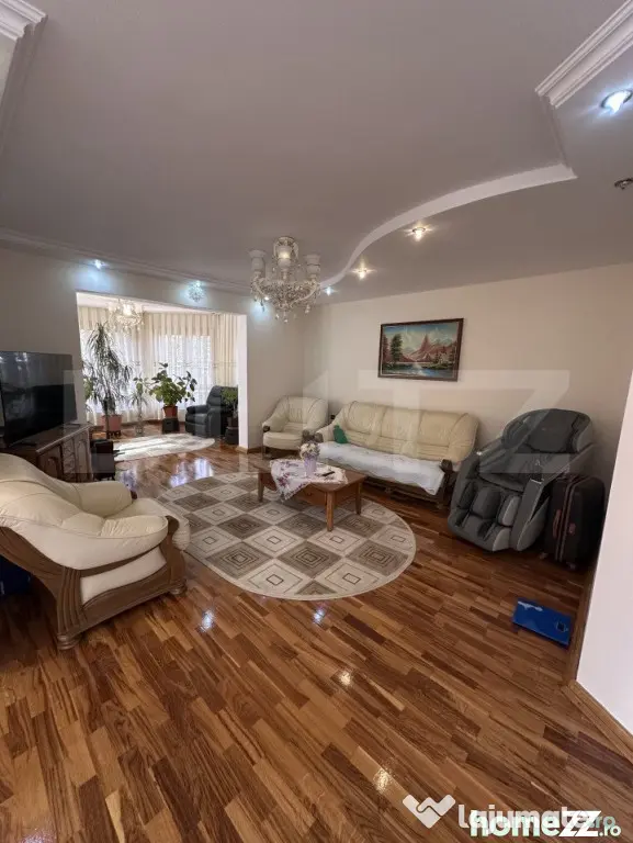 Casă spațioasă, 11 camere, 600 mp, teren 1450 mp, zona Li - Dej (Cluj)