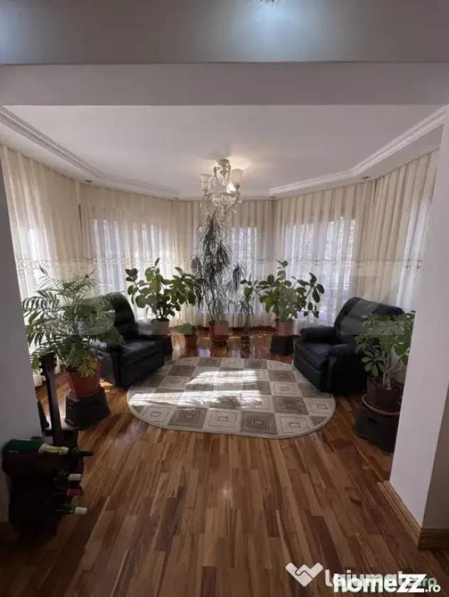 Casă spațioasă, 11 camere, 600 mp, teren 1450 mp, zona Li - Dej (Cluj)