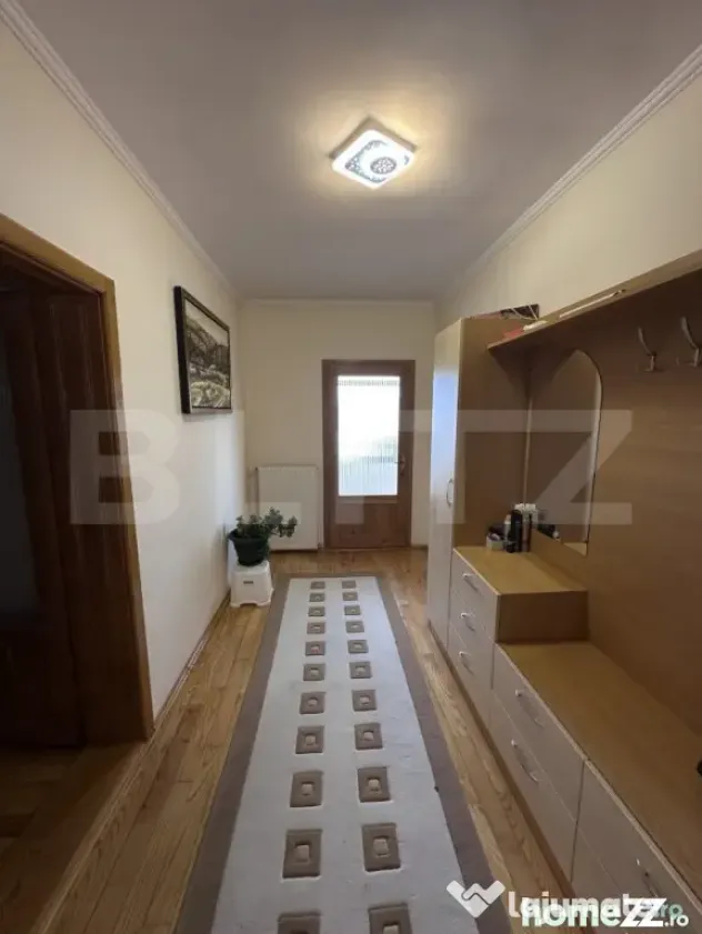 Casă spațioasă, 11 camere, 600 mp, teren 1450 mp, zona Li - Dej (Cluj)