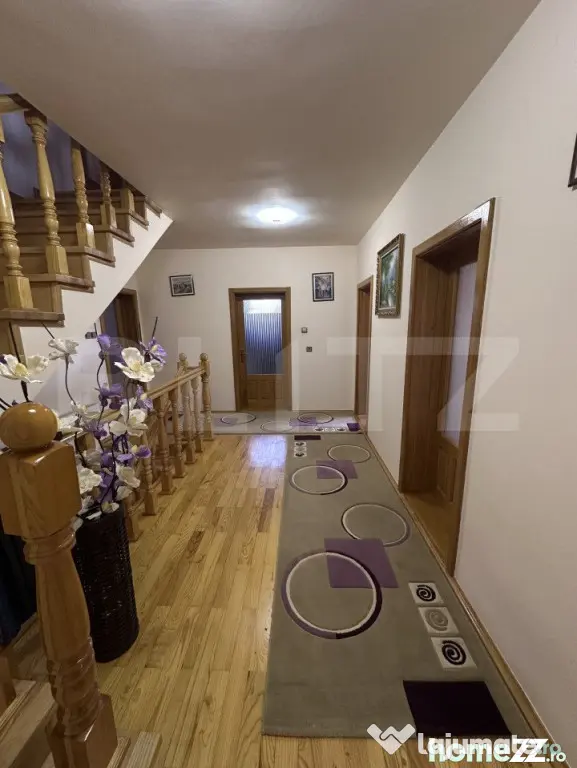 Casă spațioasă, 11 camere, 600 mp, teren 1450 mp, zona Li - Dej (Cluj)