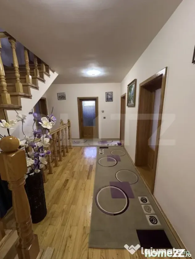 Casă spațioasă, 11 camere, 600 mp, teren 1450 mp, zona Li - Dej (Cluj)