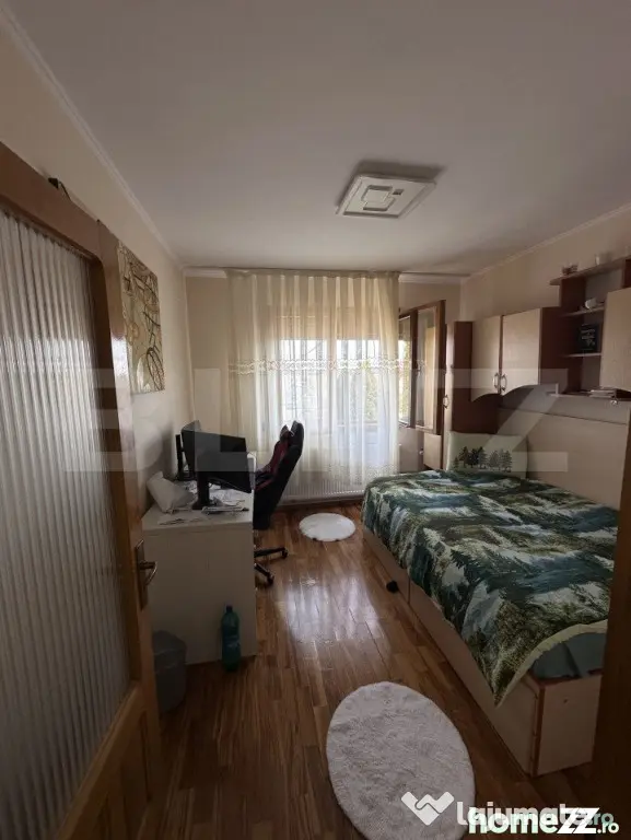 Casă spațioasă, 11 camere, 600 mp, teren 1450 mp, zona Li - Dej (Cluj)