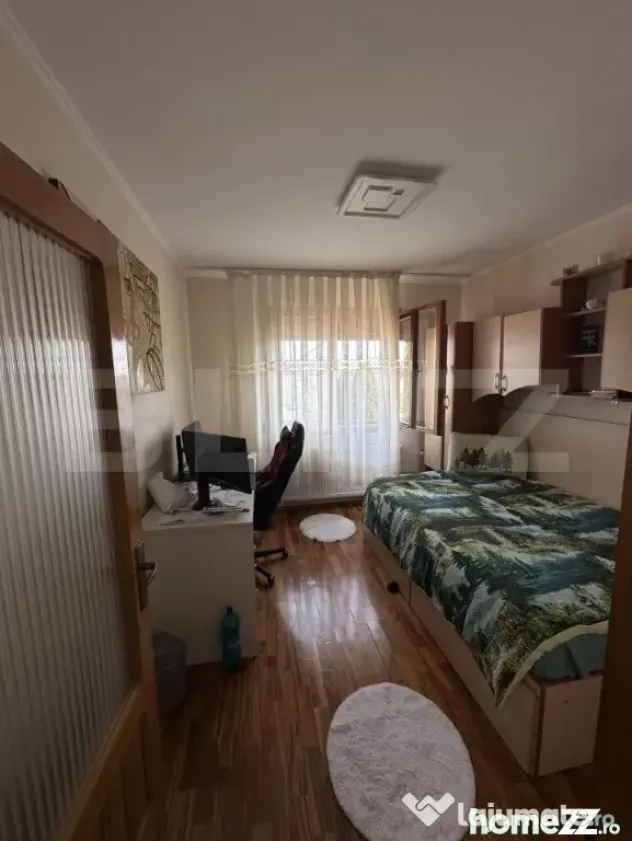 Casă spațioasă, 11 camere, 600 mp, teren 1450 mp, zona Li - Dej (Cluj)