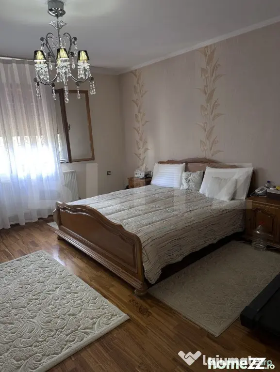 Casă spațioasă, 11 camere, 600 mp, teren 1450 mp, zona Li - Dej (Cluj)