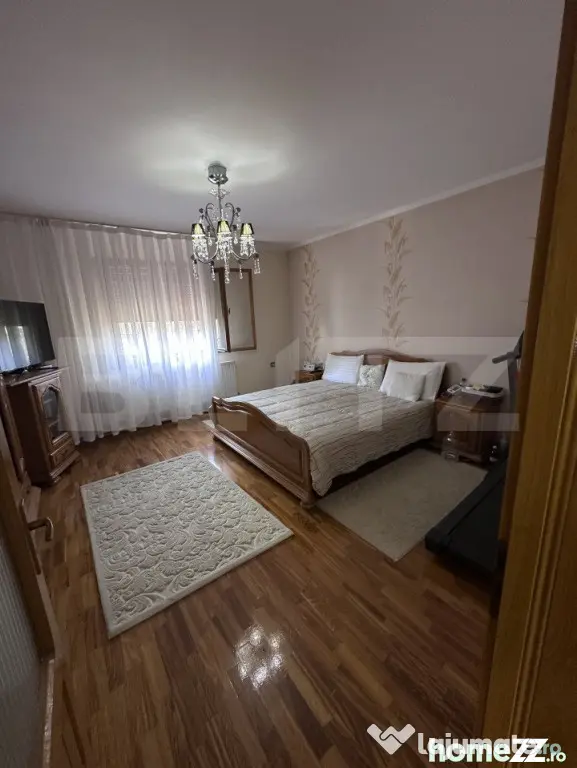 Casă spațioasă, 11 camere, 600 mp, teren 1450 mp, zona Li - Dej (Cluj)