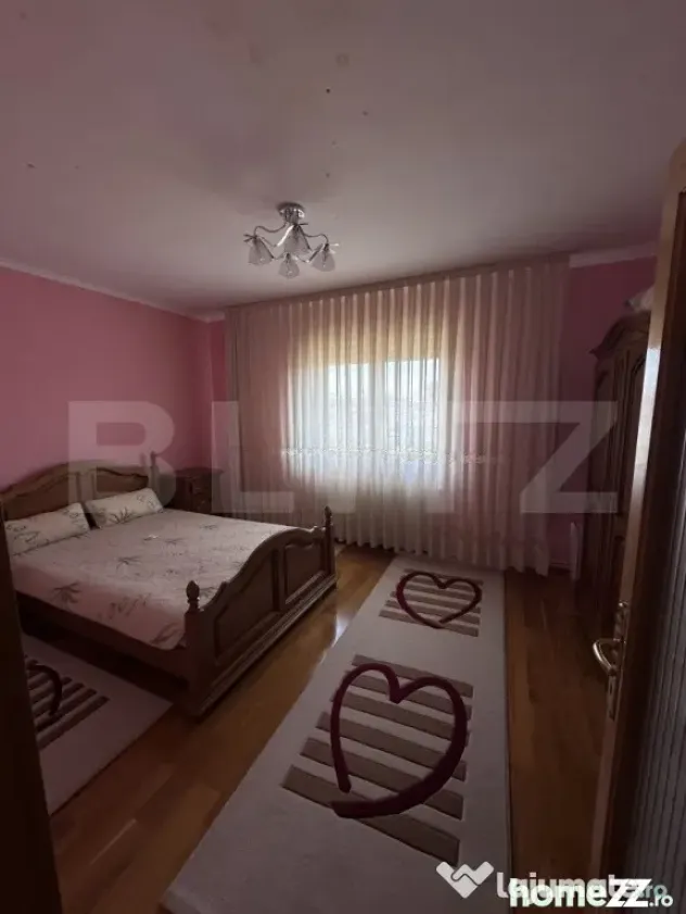 Casă spațioasă, 11 camere, 600 mp, teren 1450 mp, zona Li - Dej (Cluj)