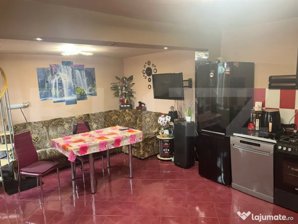 Casa cu 3 camere, 115 mp, zona semicentrala