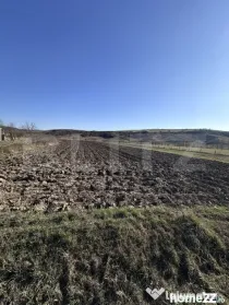 Teren intravilan 5.800 mp, potențial de parcelare-construc?