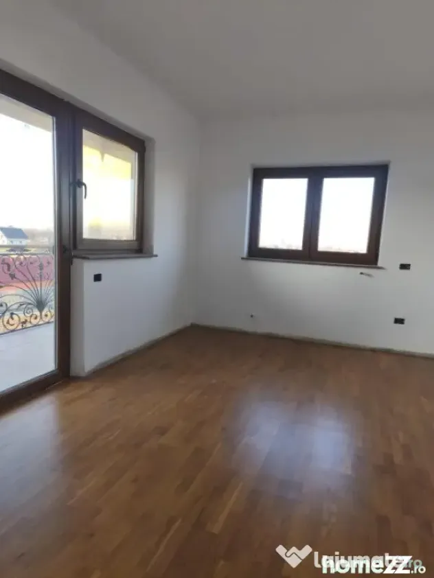 Casa finisata, teren 2500mp, Marginea
