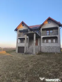 Casa finisata, teren 2500mp, Marginea