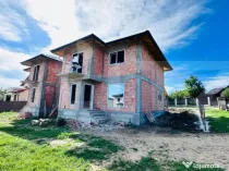 Casa la rosu 4 camere, 106 mp, zona Miroslava