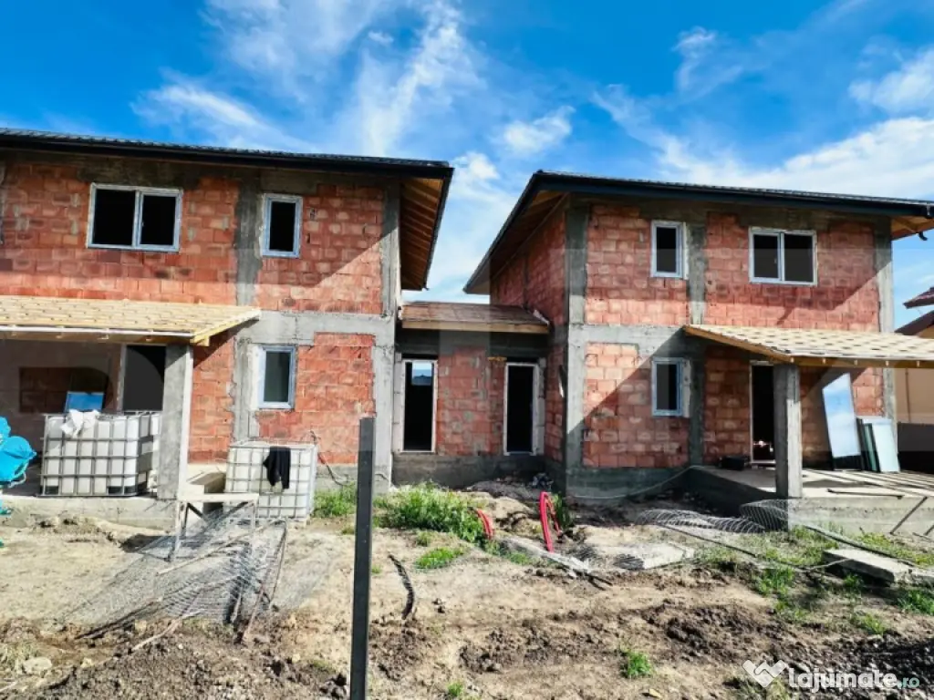 Casa la rosu 4 camere, 106 mp, zona Miroslava