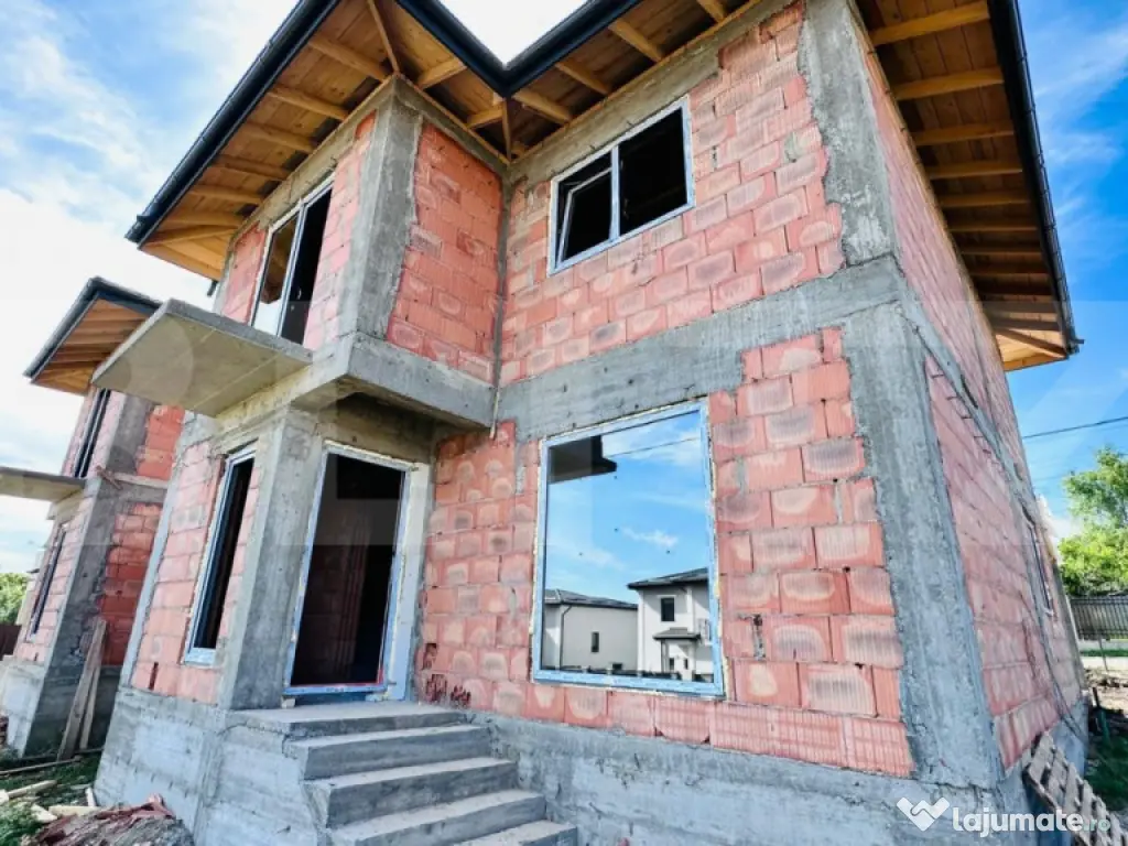 Casa la rosu 4 camere, 106 mp, zona Miroslava