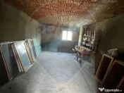 Casă cu 6 camere de vânzare 