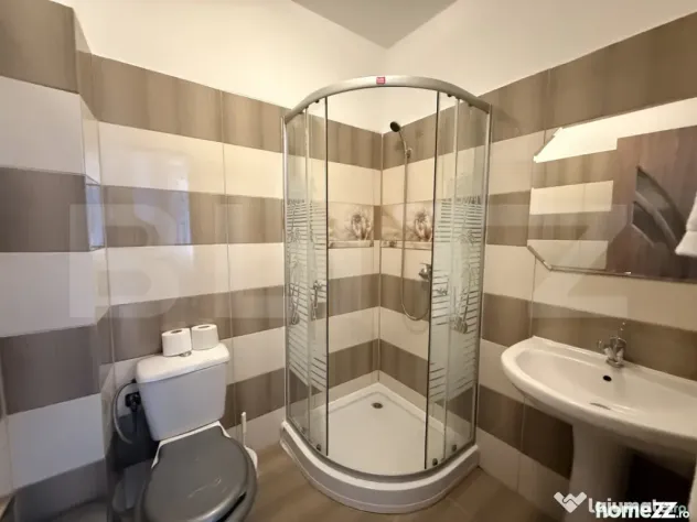 Apartament 3 camere cu 3 băi, bloc nou, terasă, zona Rocad