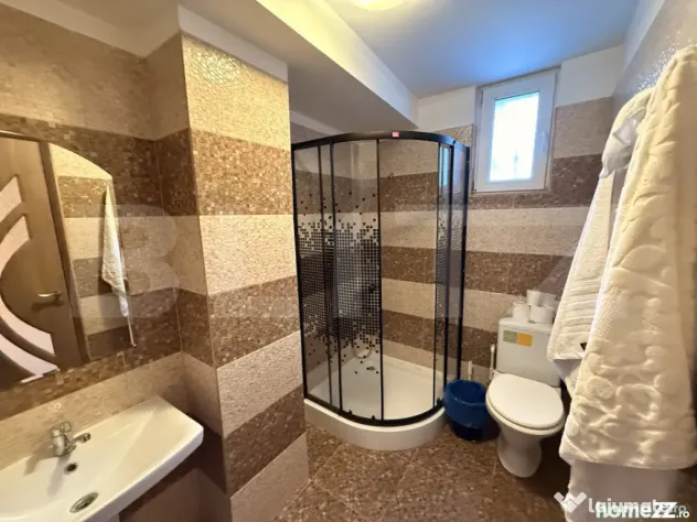 Apartament 3 camere cu 3 băi, bloc nou, terasă, zona Rocad