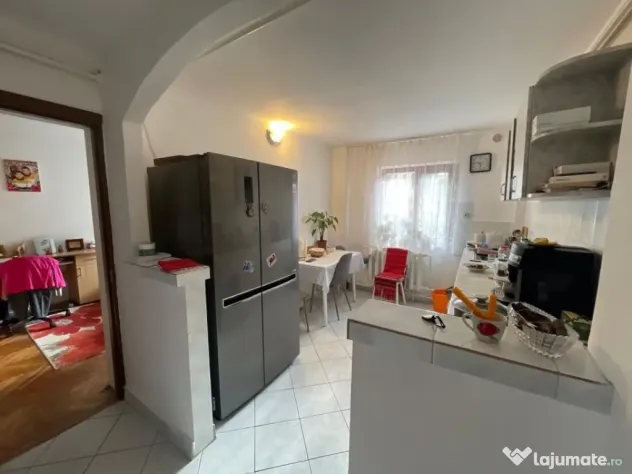 Apartament de vanzare cu 3 camere, 81 mp, zona Victor Babes