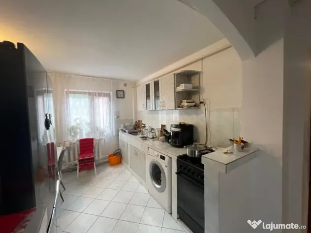 Apartament de vanzare cu 3 camere, 81 mp, zona Victor Babes