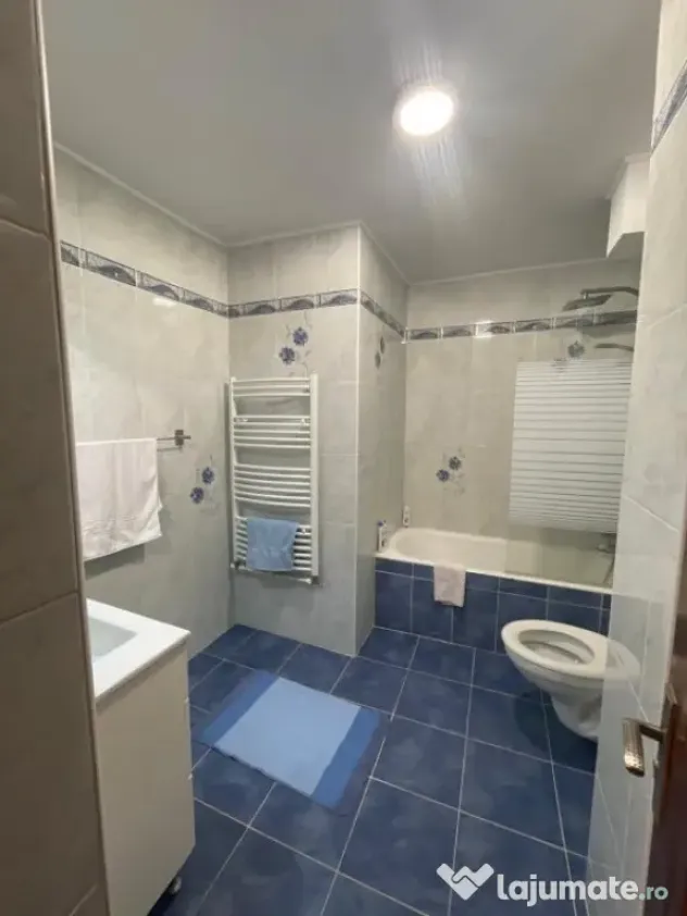 Apartament de vanzare cu 3 camere, 81 mp, zona Victor Babes