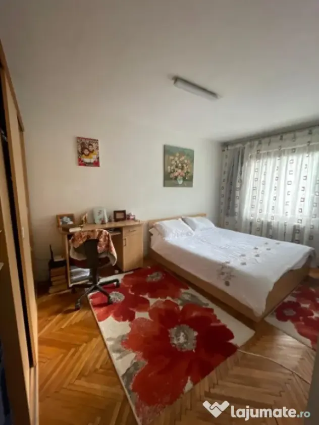 Apartament de vanzare cu 3 camere, 81 mp, zona Victor Babes
