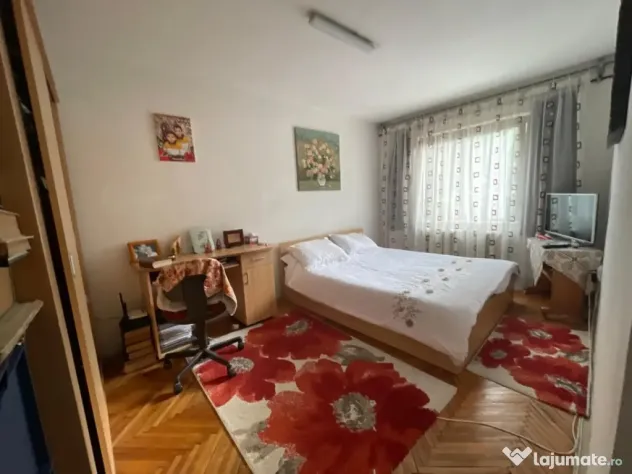 Apartament de vanzare cu 3 camere, 81 mp, zona Victor Babes
