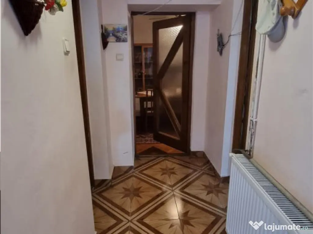 Apartament la casa de 4 camere zona bulevard 15 Noiembrie
