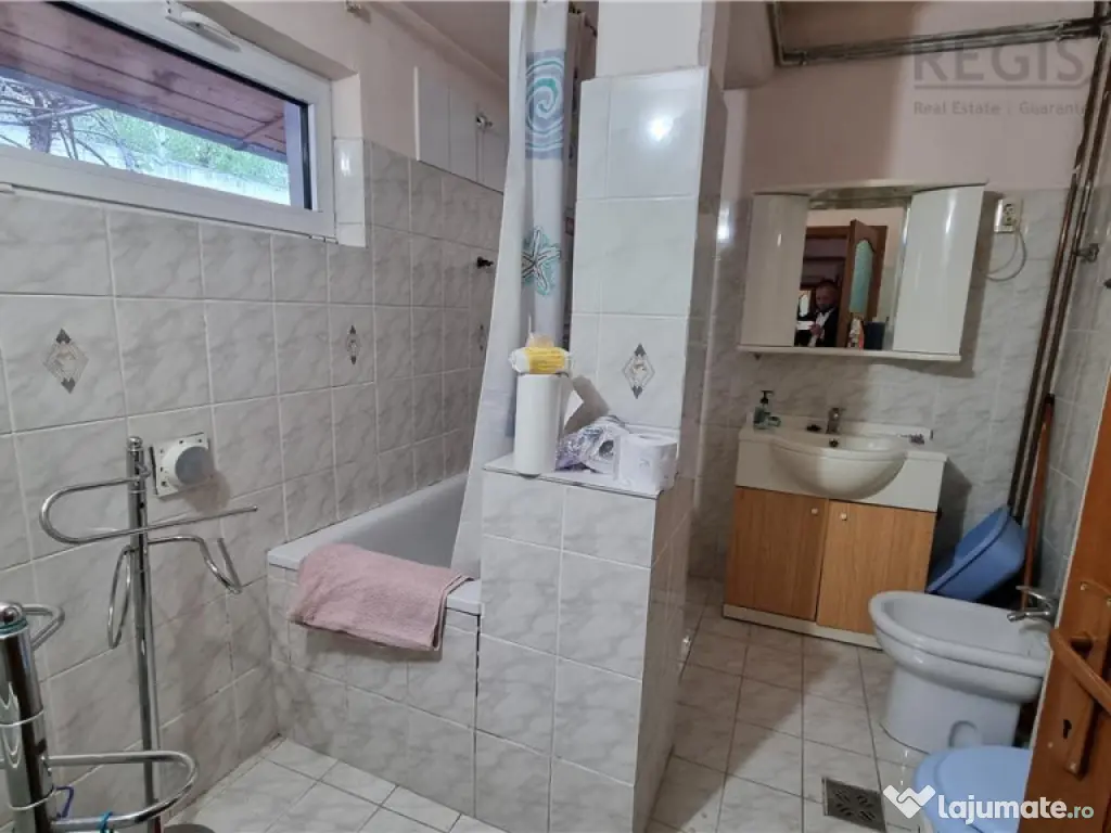 Apartament la casa de 4 camere zona bulevard 15 Noiembrie