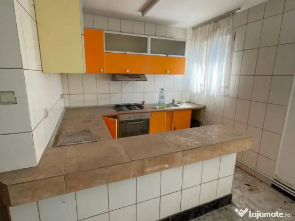 Hală situată în Ovidiu