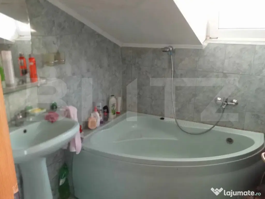 Casa de vanzare, 3 camere, 92 mp, zona Baritiu