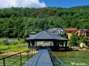 Pensiune Eselnita / 16 camere / Teren - 1448 mp / Ponton 