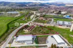Hala industrială cu teren 10.495 mp – potențial super...