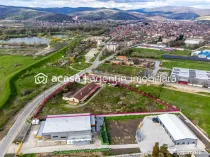 Hala industrială cu teren 10.495 mp – potențial super...