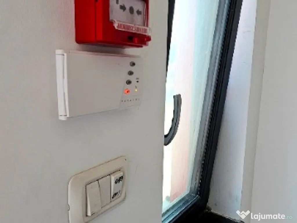 Complex imobiliar:cladire birouri, 2 hale noi si 3424 mp teren,P.Neamt