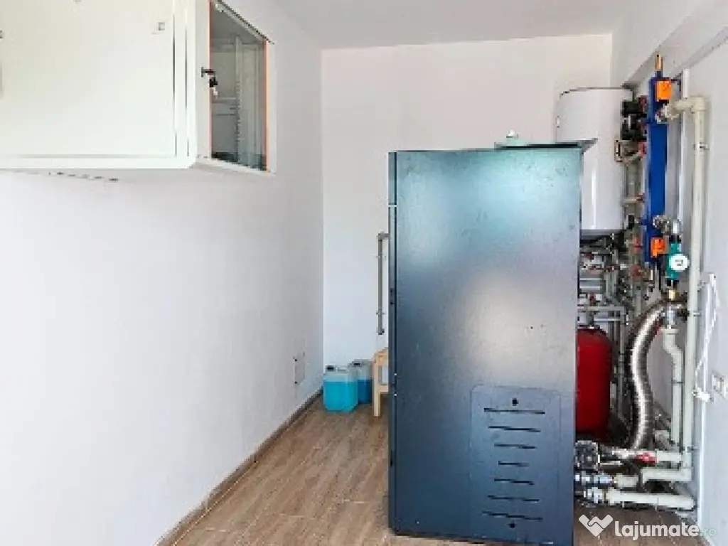 Complex imobiliar:cladire birouri, 2 hale noi si 3424 mp teren,P.Neamt